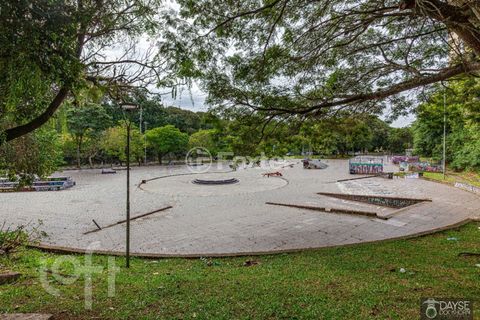Image 12 - 876307