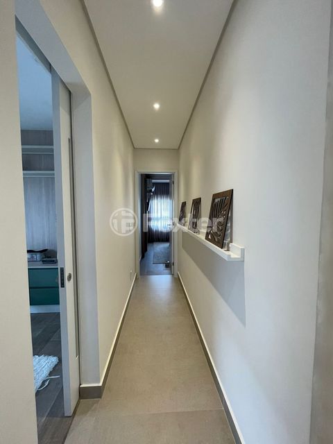 Image 11 - 876327