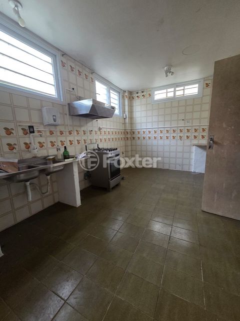 Image 9 - 876370