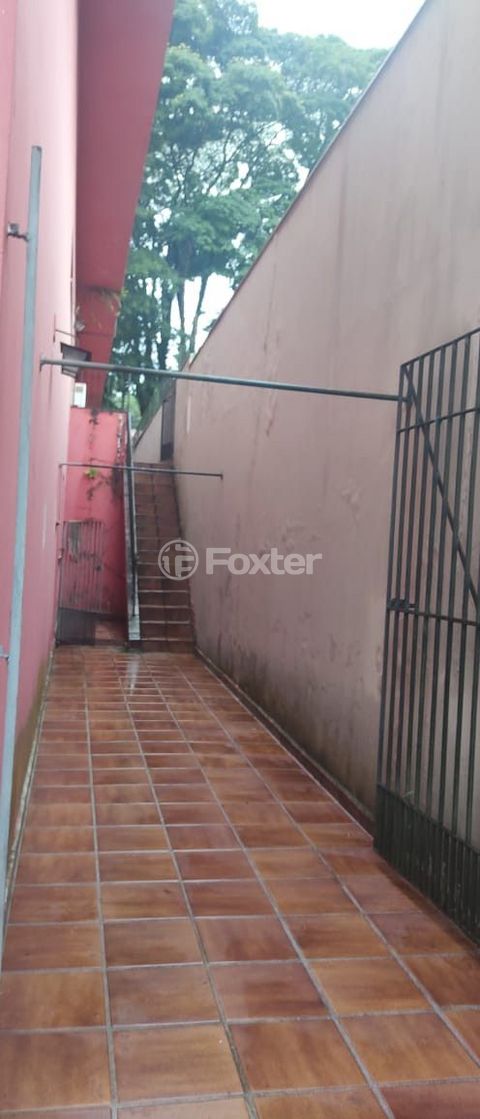 Image 8 - 876379