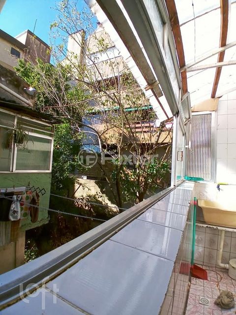 Image 11 - 876387