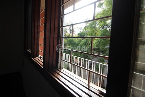 Image 9 - 876409