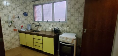 Image 4 - 876517