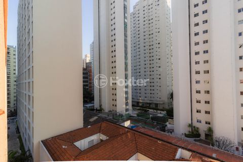 Image 10 - 876517