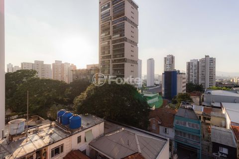 Image 18 - 876517