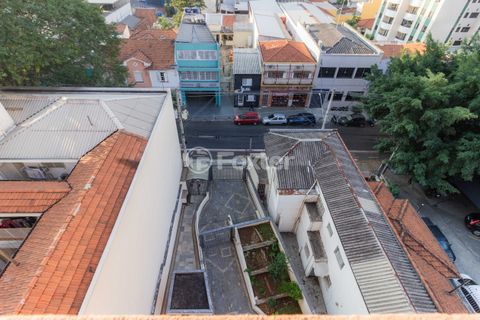 Image 11 - 876517