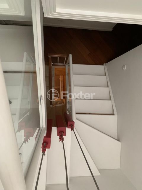 Image 3 - 876541