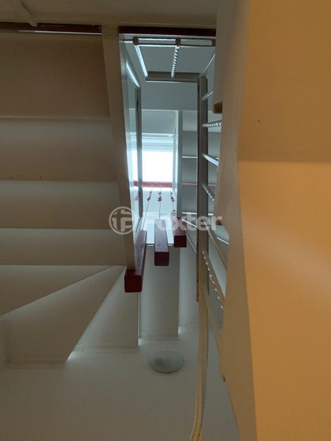 Image 4 - 876541