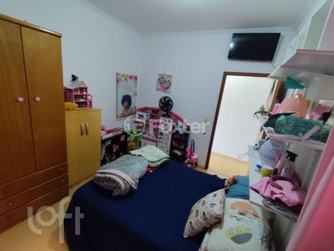 Image 8 - 876555