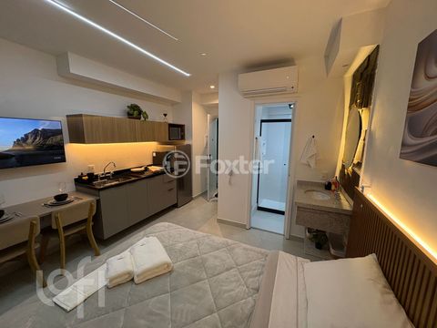 Image 7 - 876558