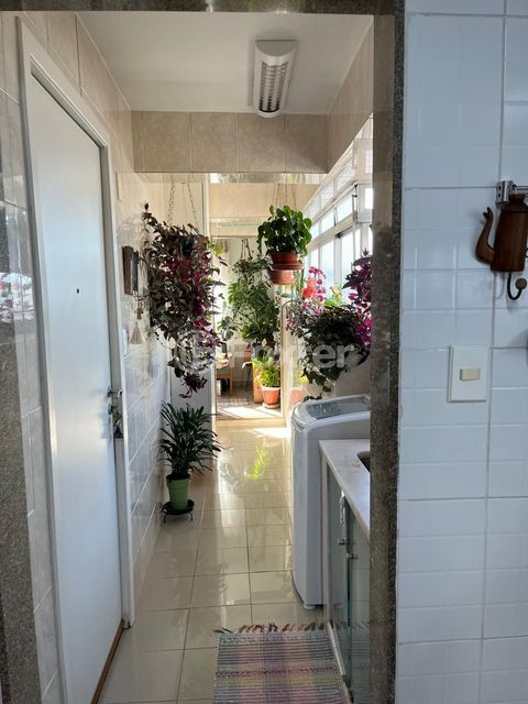 Image 4 - 876573