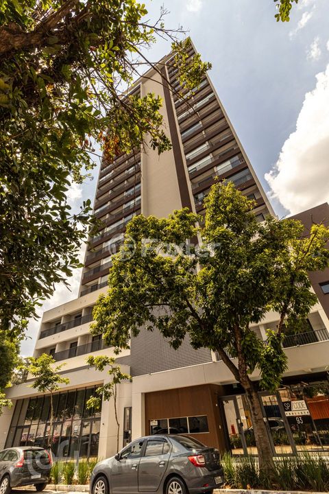 Image 11 - 876582