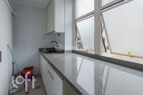Image 17 - 876600