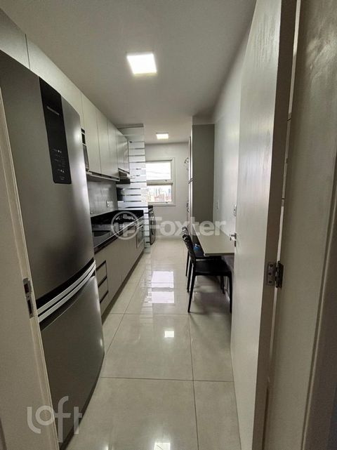Image 1 - 876605