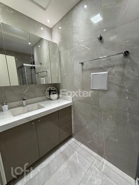 Image 9 - 876605