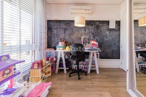 Image 17 - 876616