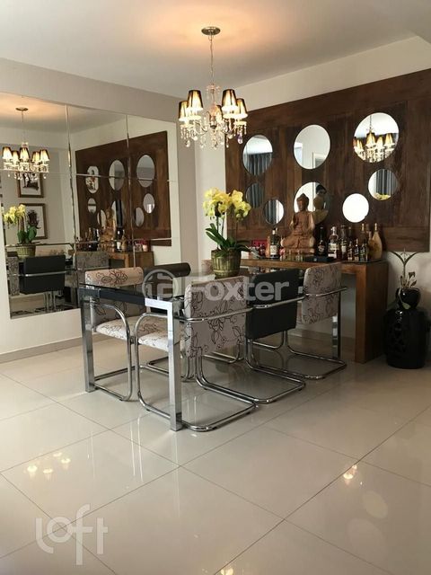 Image 10 - 876623