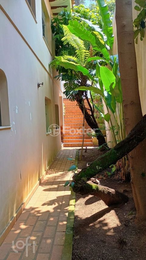 Image 10 - 876627