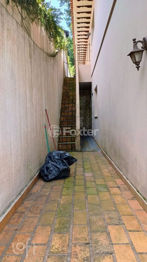 Image 9 - 876627