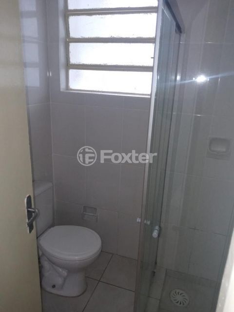 Image 8 - 876646