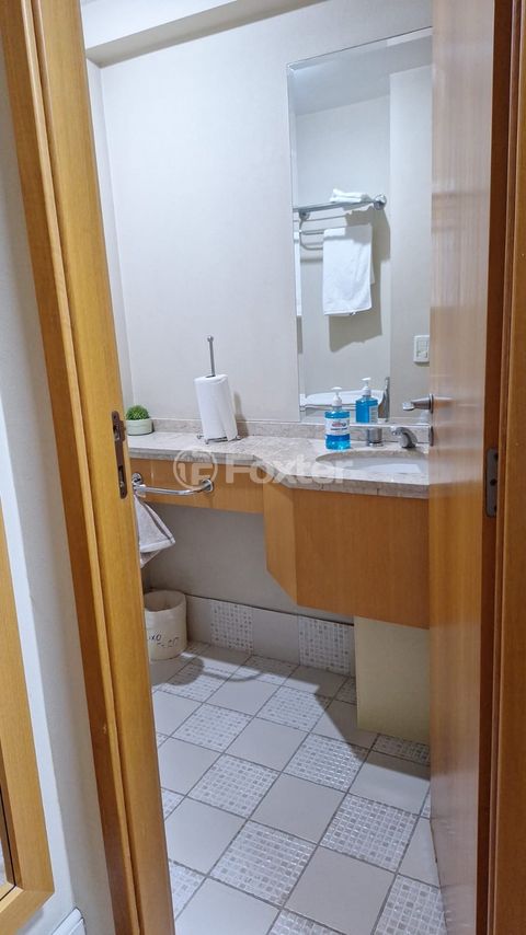 Image 7 - 876661