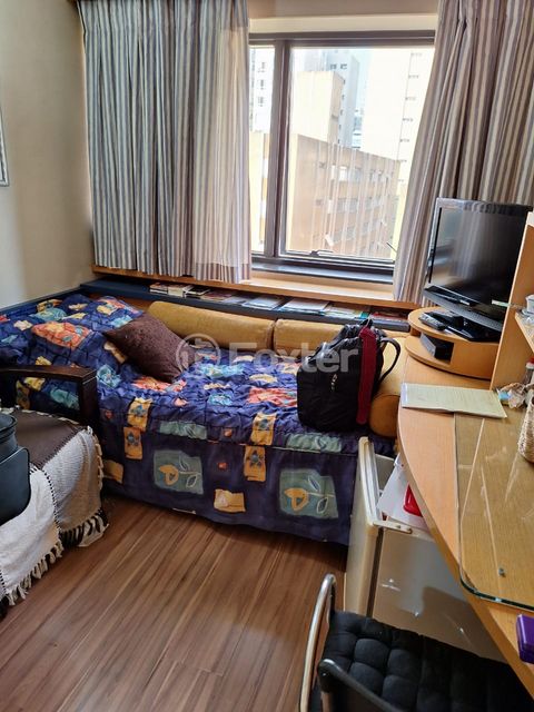 Image 8 - 876661
