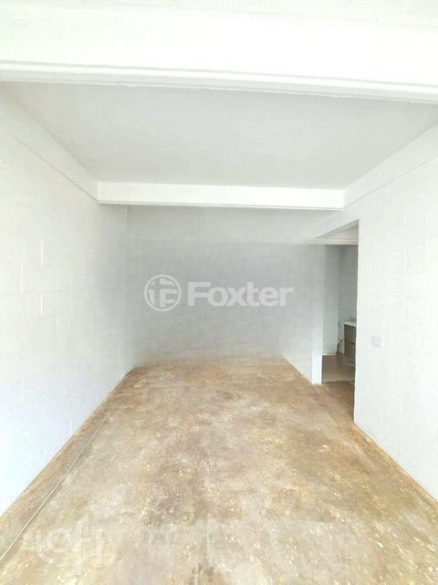 Image 6 - 876677