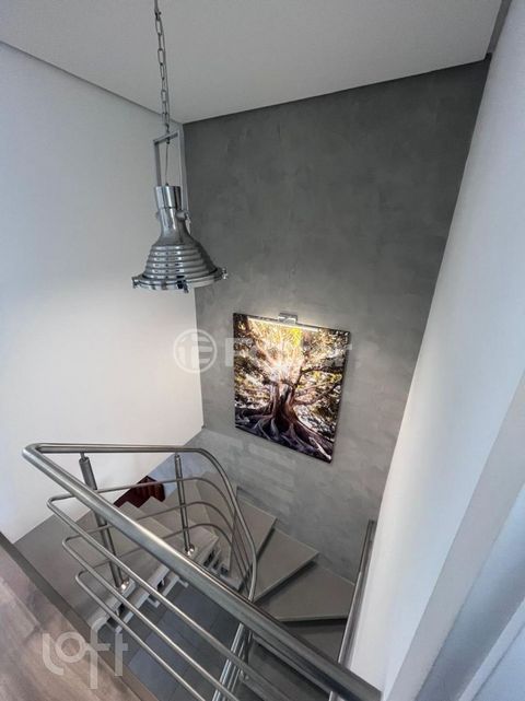Image 4 - 876683