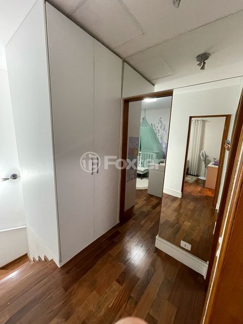 Image 3 - 876686