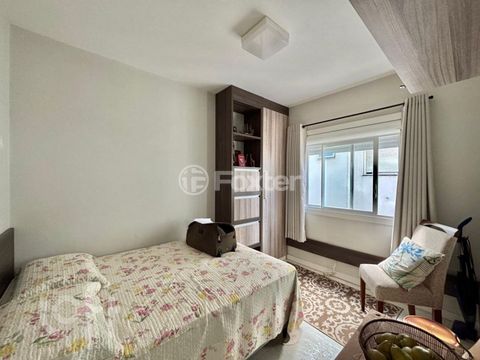 Image 10 - 876688
