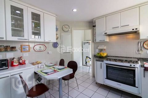 Image 11 - 876694