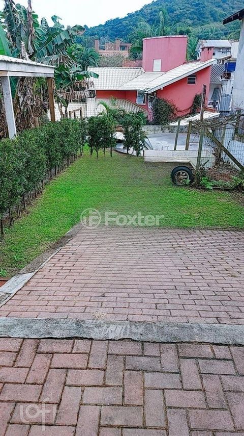 Image 16 - 876695