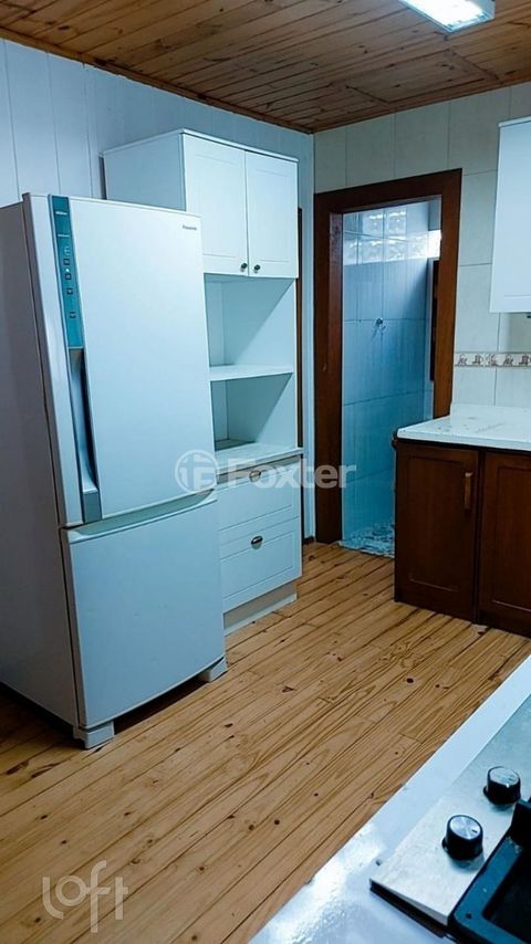 Image 5 - 876695