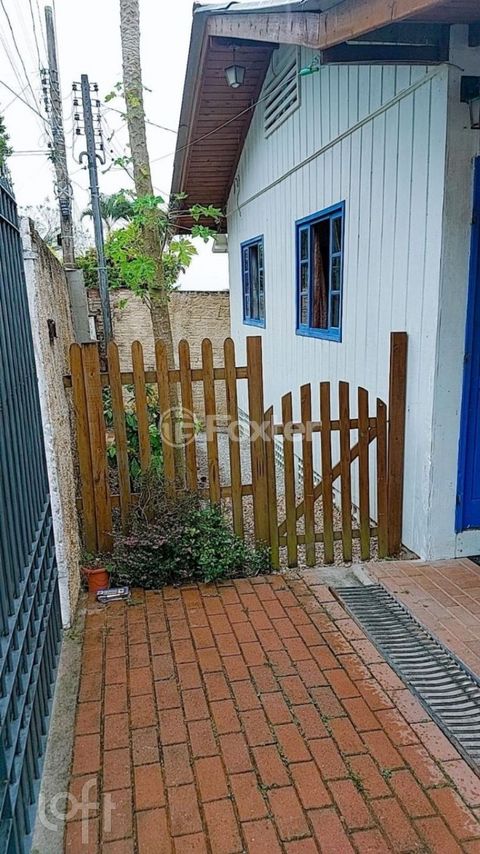 Image 15 - 876695