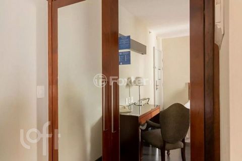 Image 5 - 876697