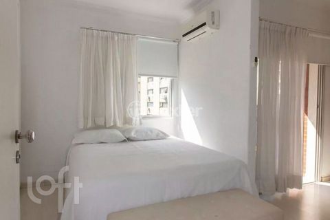 Image 9 - 876698
