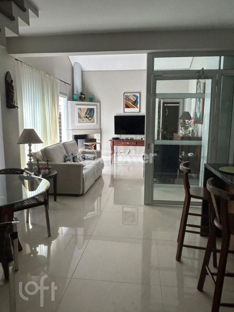 Image 7 - 876700