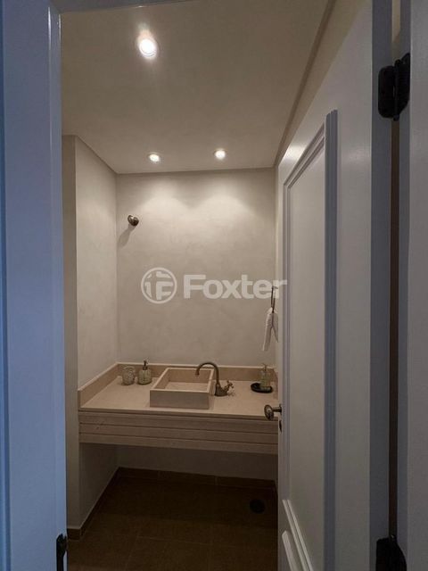 Image 7 - 876719