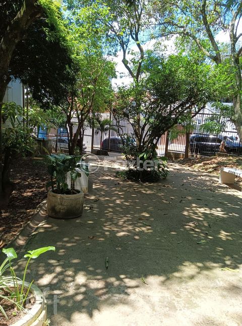 Image 8 - 876723