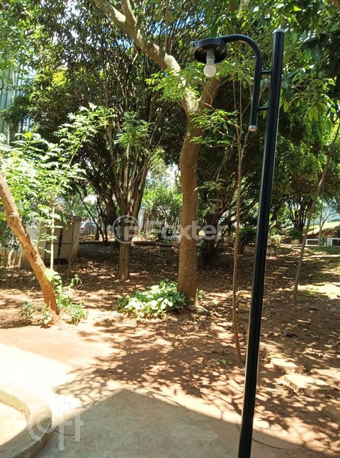 Image 10 - 876723