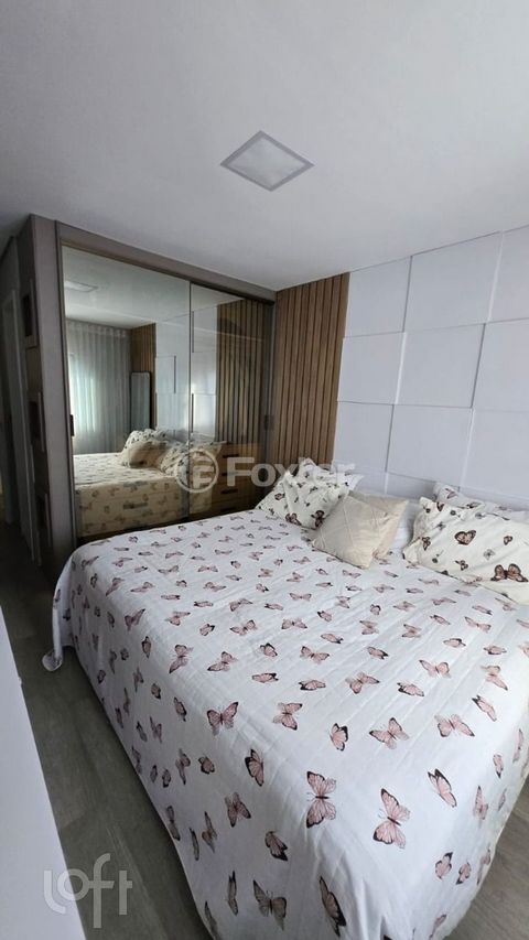 Image 7 - 876736