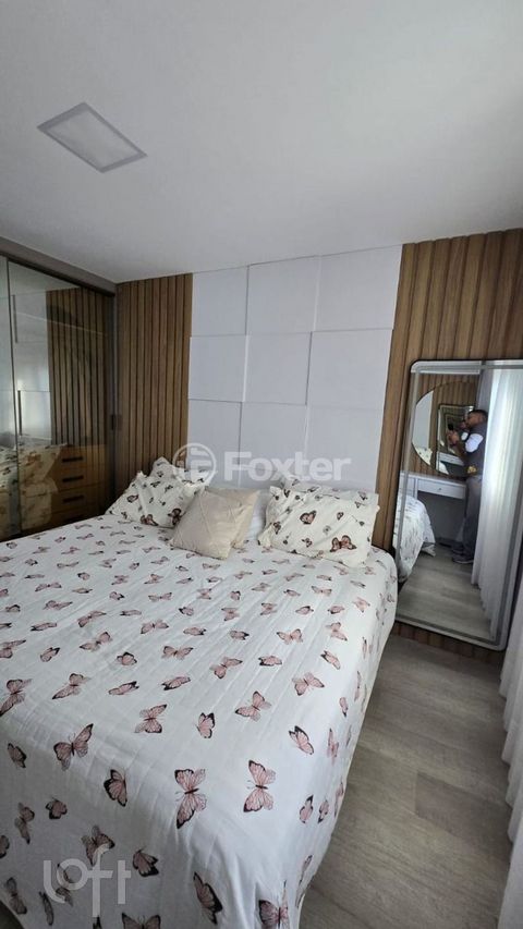 Image 8 - 876736