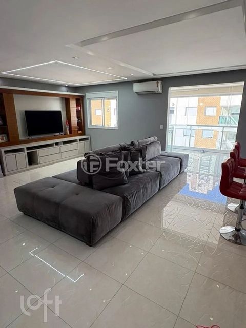 Image 7 - 876776