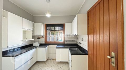 Image 16 - 876778