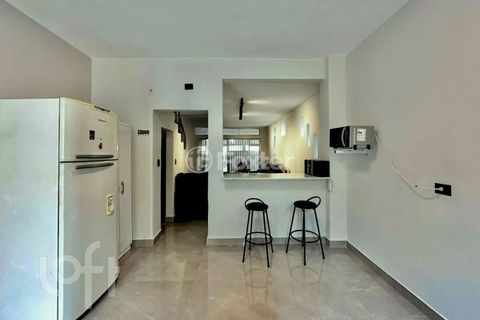 Image 4 - 876779