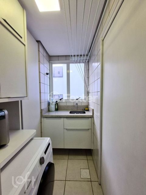 Image 5 - 876787