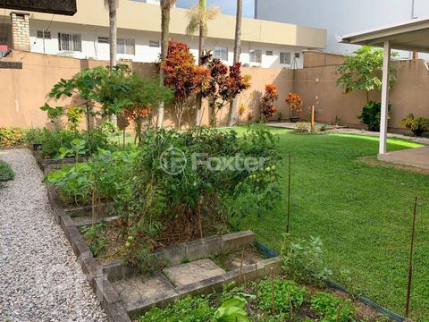 Image 8 - 876789