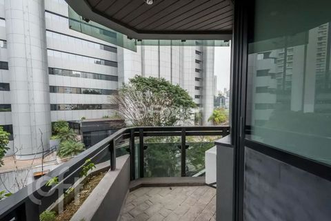 Image 4 - 876799