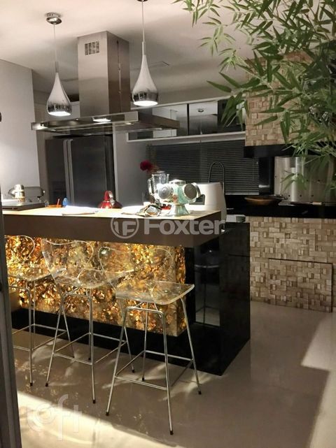 Image 5 - 876817