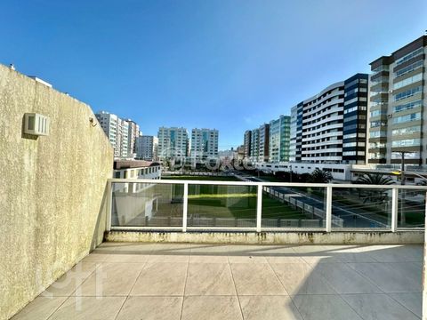 Image 10 - 876826